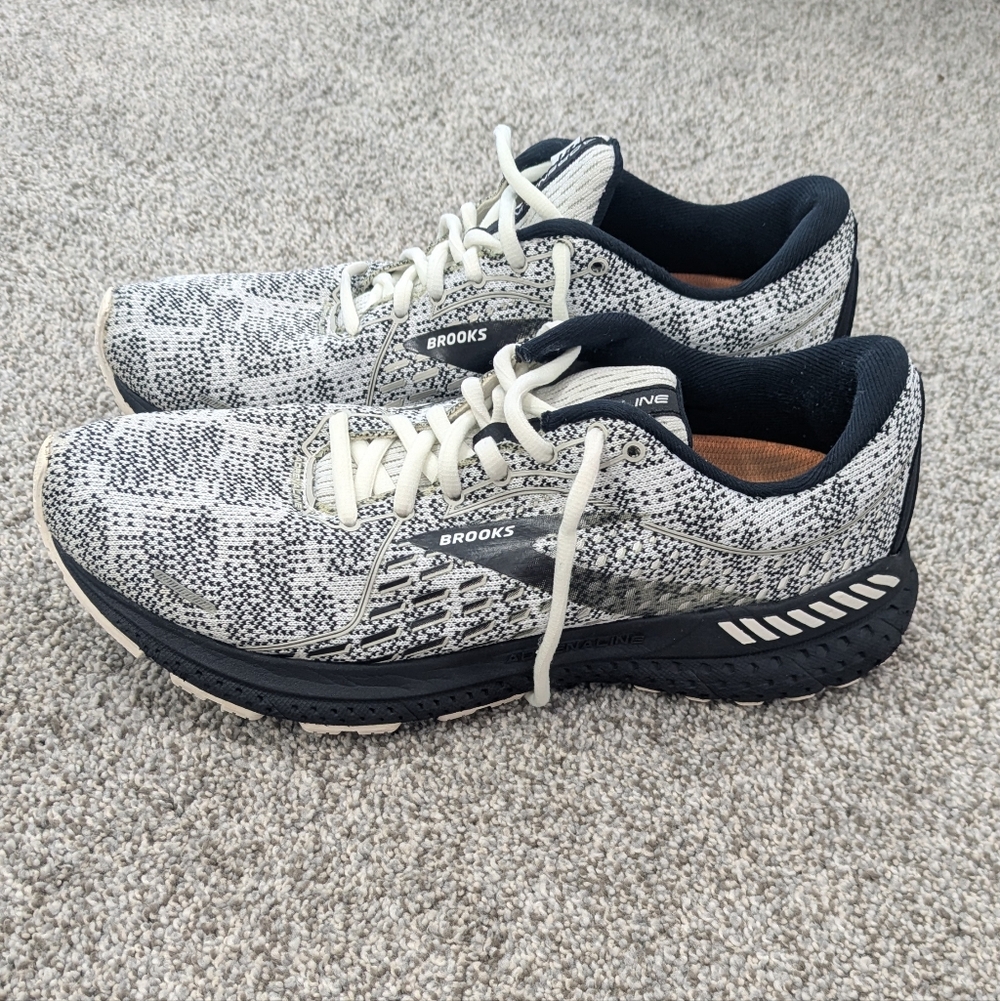 Brooks Adrenaline 21 Women's Athletic Running Shoes - Black & White Size 9.5